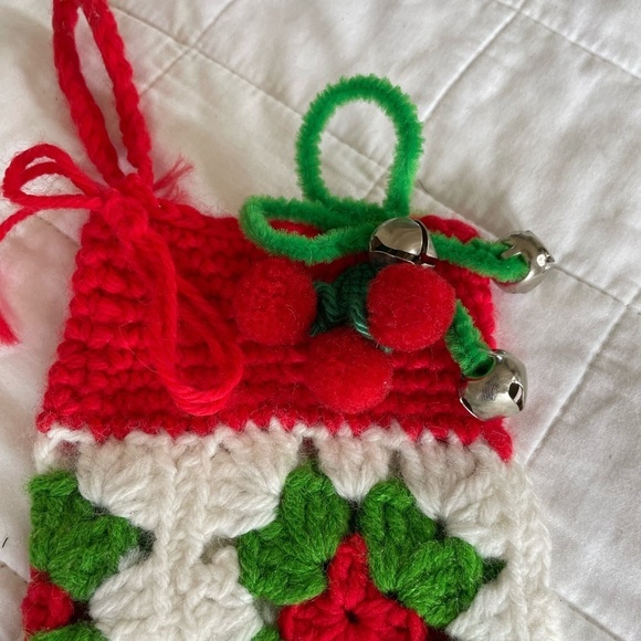 LOT OF VINTAGE 4 GRANNY CROCHET CHRISTMAS STOCKINGS - Picture 4 of 12